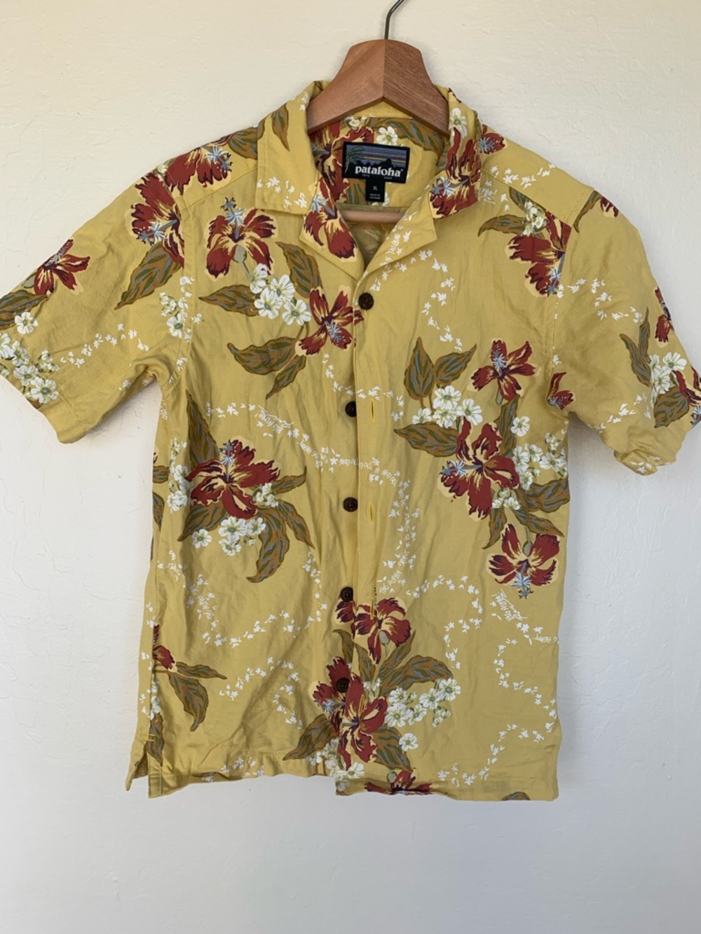 Patagonia Pataloha Yellow Short Sleeve Button Down shirt Size XL
